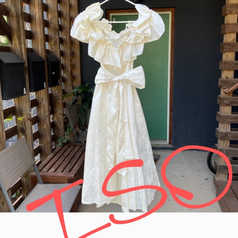 ‼️ISO‼️ Gunne Sax Off the Shoulder Wedding Gown - Picture 3 of 3